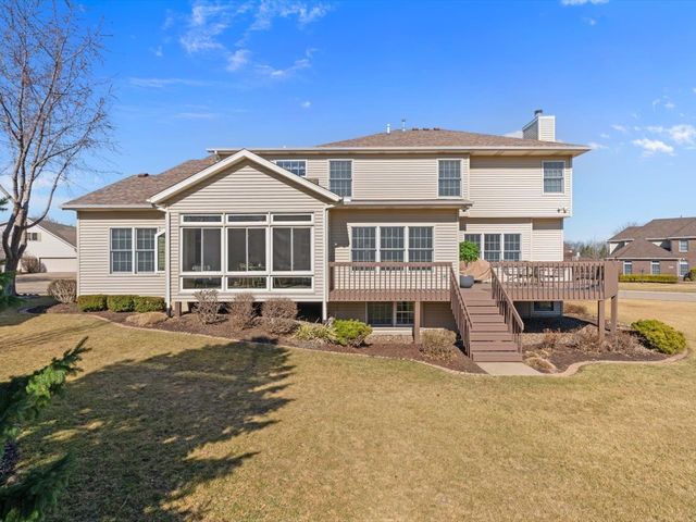 5355 Heather Glen Circle, Bettendorf, IA 52722