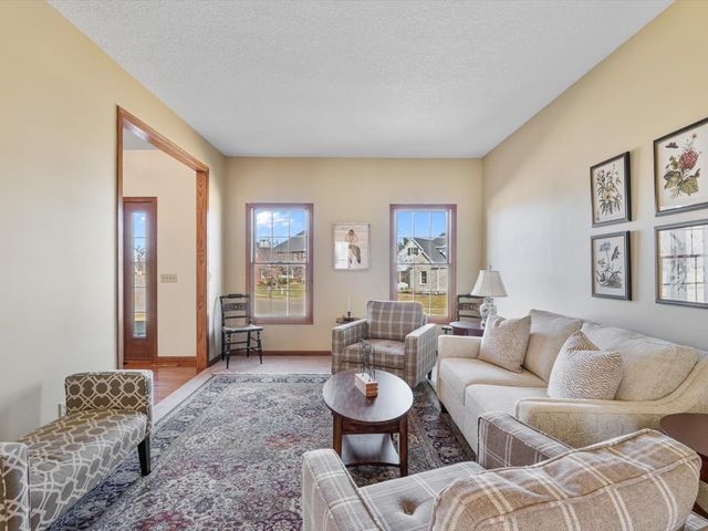 5355 Heather Glen Circle, Bettendorf, IA 52722