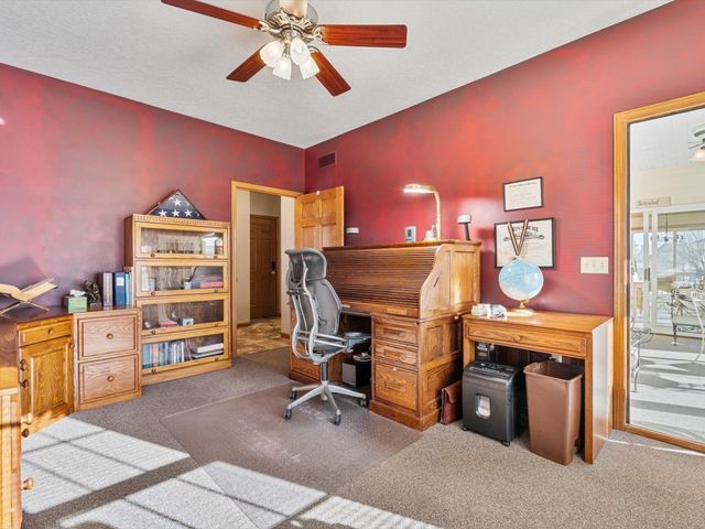 5355 Heather Glen Circle, Bettendorf, IA 52722