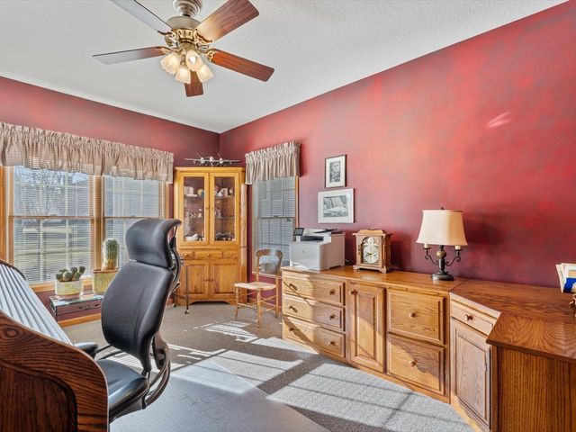 5355 Heather Glen Circle, Bettendorf, IA 52722