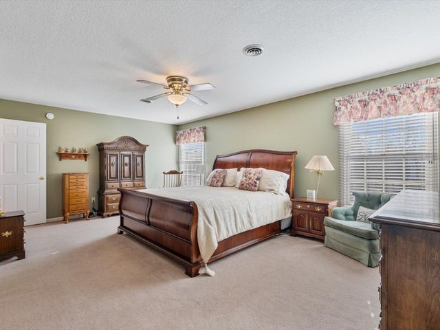 5355 Heather Glen Circle, Bettendorf, IA 52722