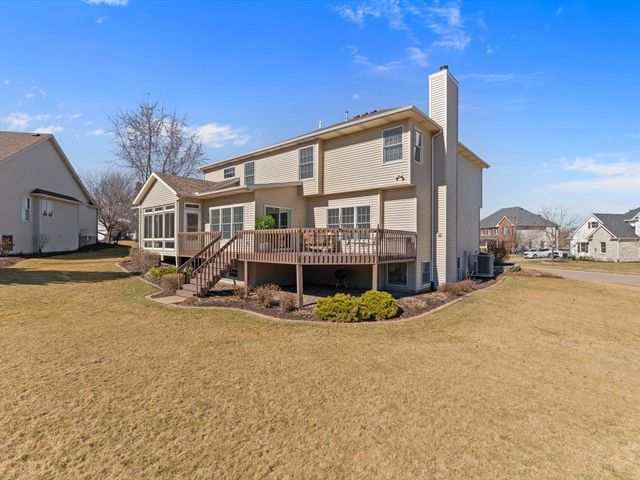 5355 Heather Glen Circle, Bettendorf, IA 52722