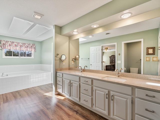 5355 Heather Glen Circle, Bettendorf, IA 52722