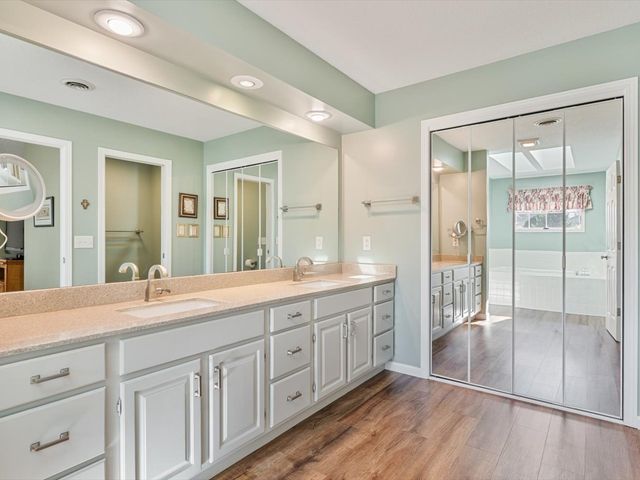 5355 Heather Glen Circle, Bettendorf, IA 52722