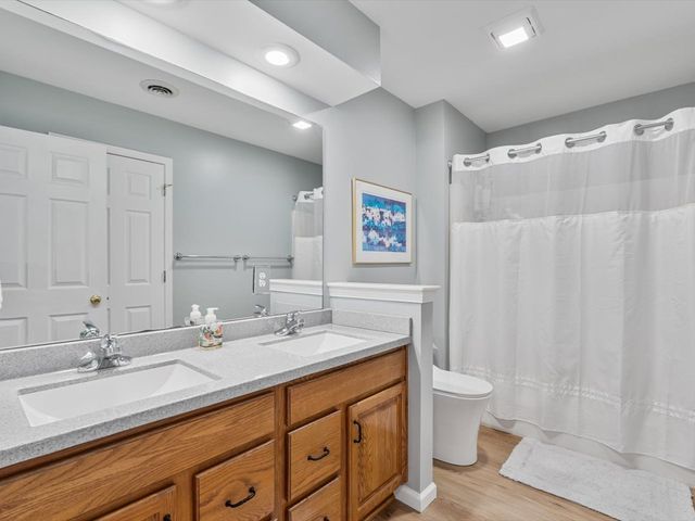 5355 Heather Glen Circle, Bettendorf, IA 52722