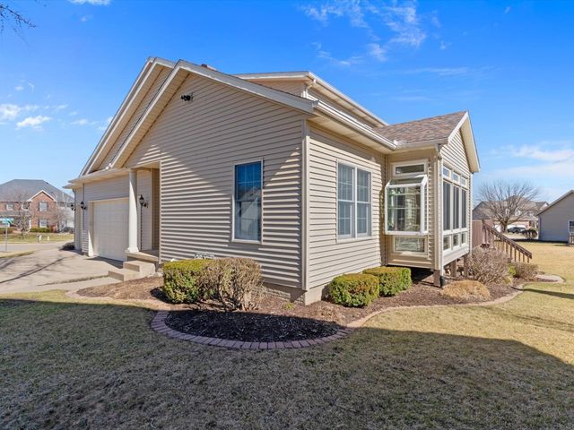 5355 Heather Glen Circle, Bettendorf, IA 52722