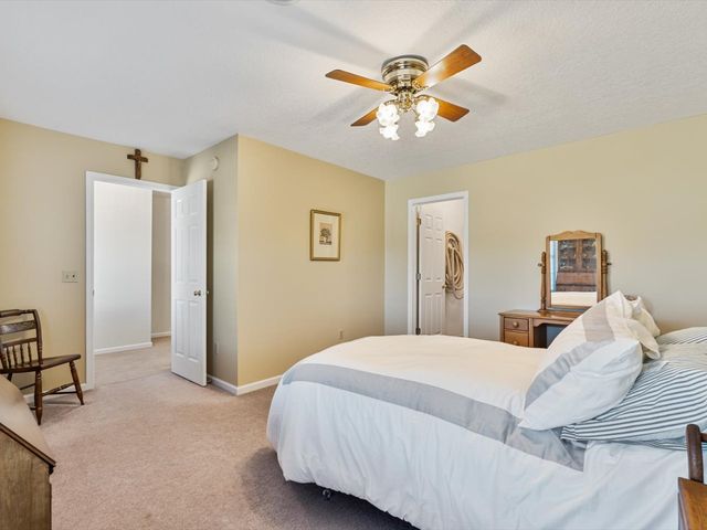 5355 Heather Glen Circle, Bettendorf, IA 52722