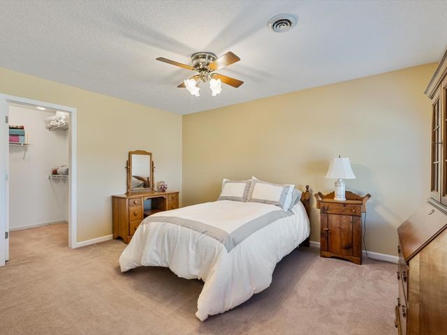 5355 Heather Glen Circle, Bettendorf, IA 52722