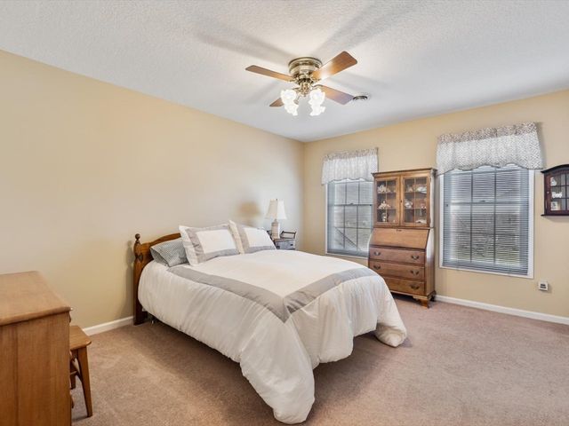 5355 Heather Glen Circle, Bettendorf, IA 52722