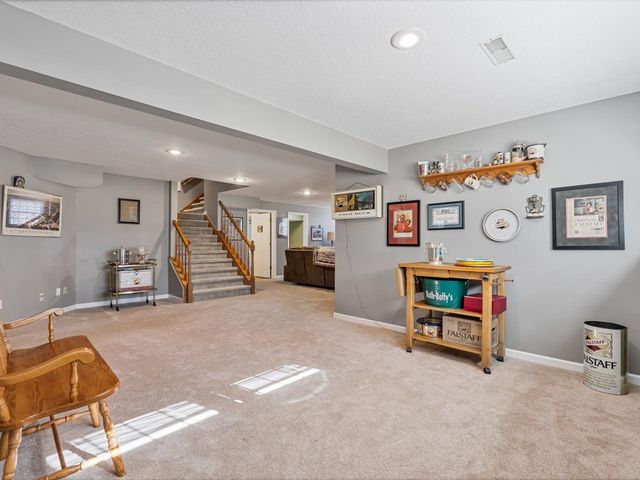5355 Heather Glen Circle, Bettendorf, IA 52722