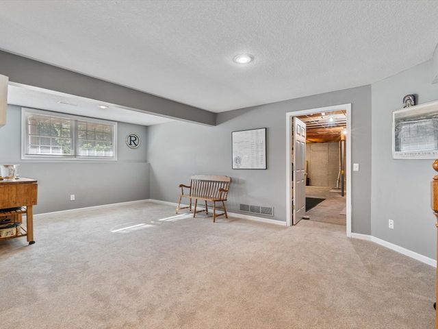 5355 Heather Glen Circle, Bettendorf, IA 52722