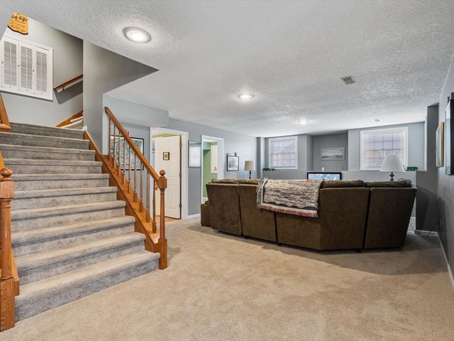 5355 Heather Glen Circle, Bettendorf, IA 52722