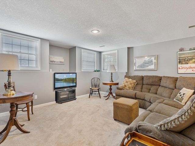 5355 Heather Glen Circle, Bettendorf, IA 52722