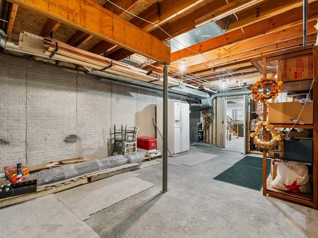 5355 Heather Glen Circle, Bettendorf, IA 52722