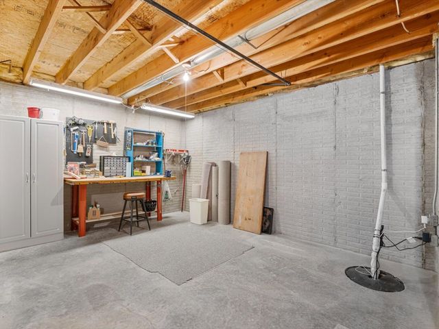 5355 Heather Glen Circle, Bettendorf, IA 52722