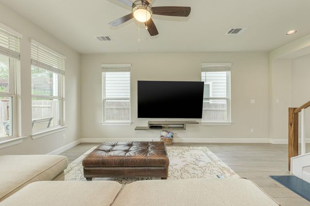 208 Stone Canyon DR, Georgetown, TX 78628