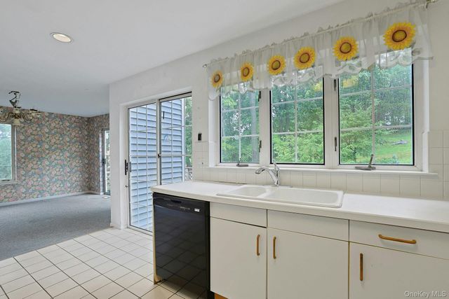 5 Pinewood Drive, White Plains, NY 10603