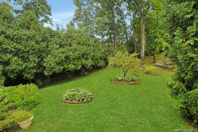 5 Pinewood Drive, White Plains, NY 10603