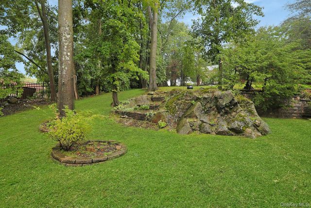 5 Pinewood Drive, White Plains, NY 10603