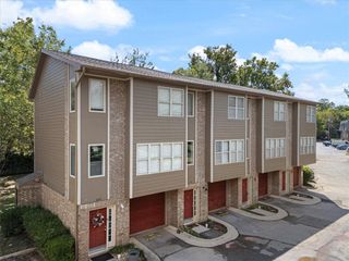 1838 N Scull Creek Drive, Fayetteville, AR 72703