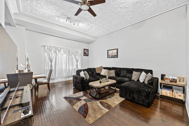 4602 S Albany Avenue, Chicago, IL 60632