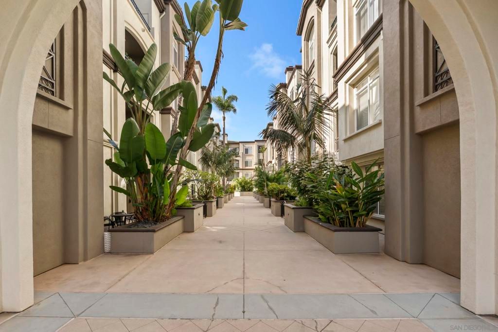 9263 Regents Rd B204, La Jolla, CA 92037 — exterior
