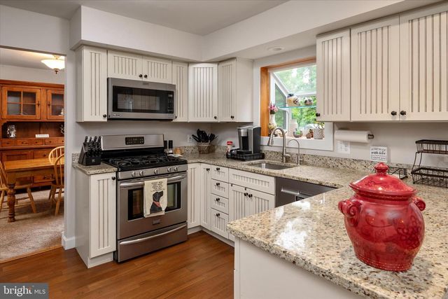 8376 ALBACORE DR, Pasadena, MD 21122