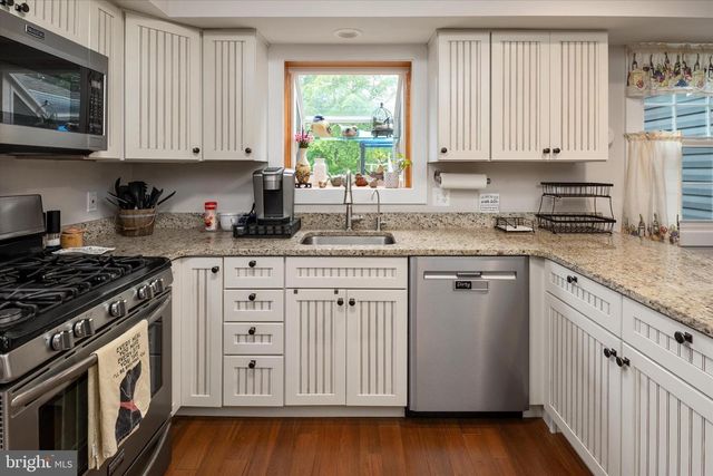 8376 ALBACORE DR, Pasadena, MD 21122