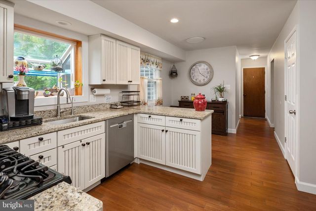 8376 ALBACORE DR, Pasadena, MD 21122