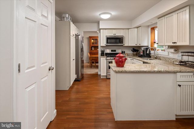 8376 ALBACORE DR, Pasadena, MD 21122