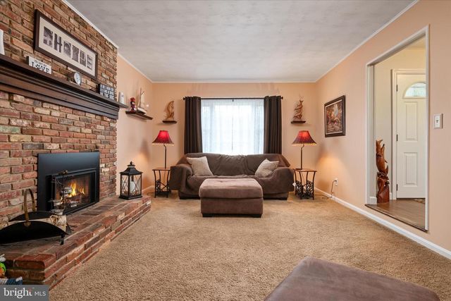 8376 ALBACORE DR, Pasadena, MD 21122