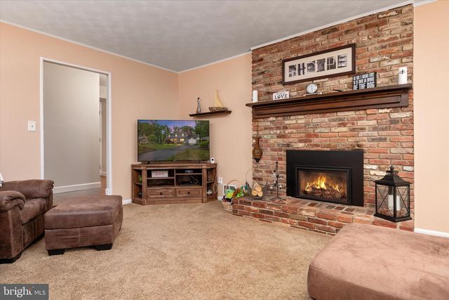 8376 ALBACORE DR, Pasadena, MD 21122