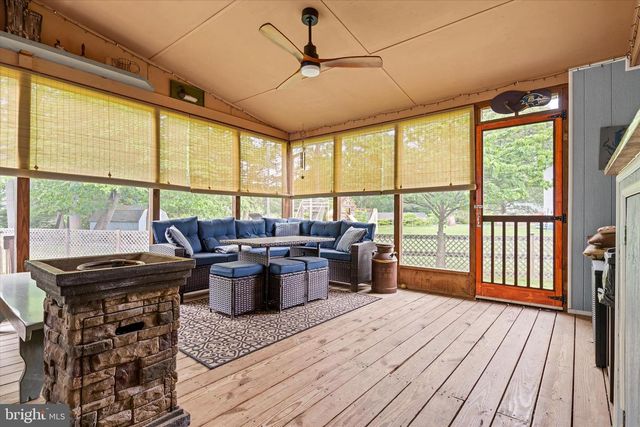 8376 ALBACORE DR, Pasadena, MD 21122