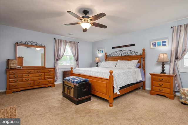 8376 ALBACORE DR, Pasadena, MD 21122