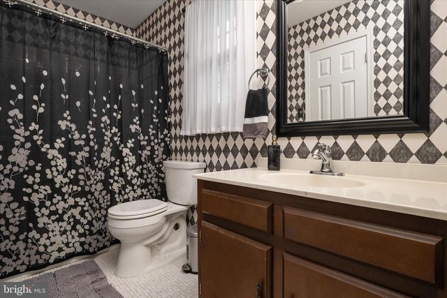 8376 ALBACORE DR, Pasadena, MD 21122