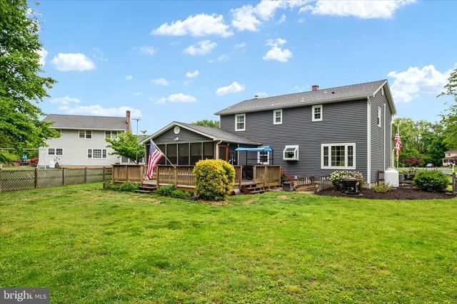 8376 ALBACORE DR, Pasadena, MD 21122