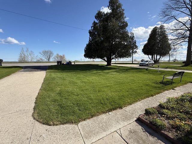 2912 Memorial DRIVE, Two Rivers, WI 54241