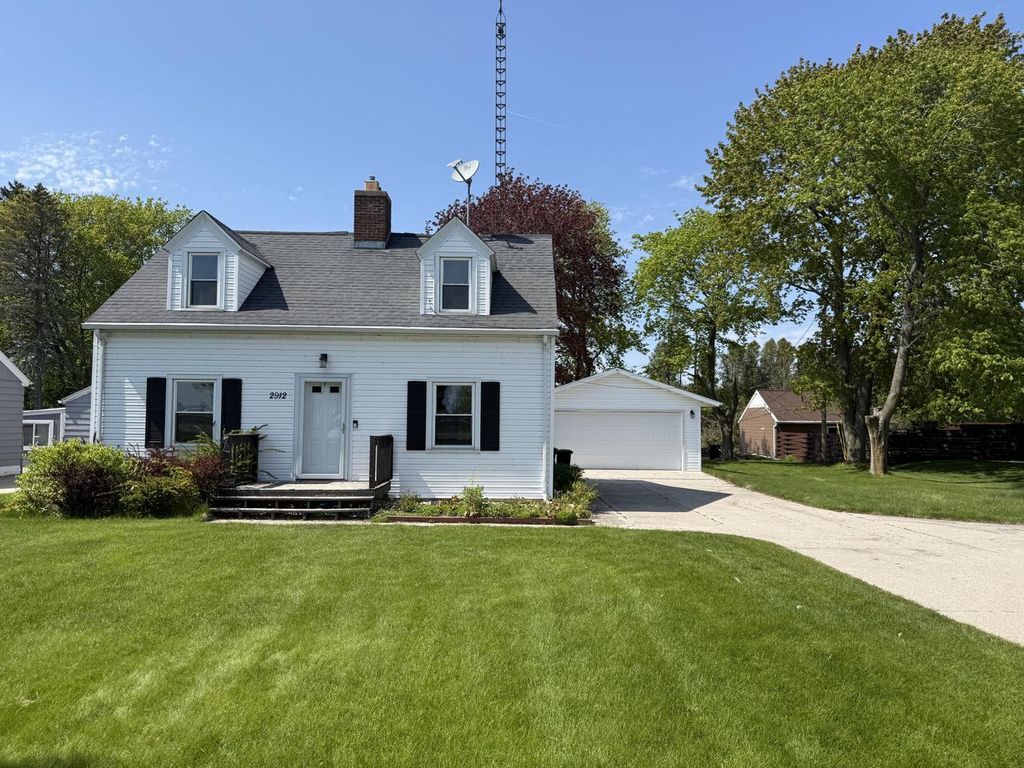 2912 Memorial DRIVE, Two Rivers, WI 54241