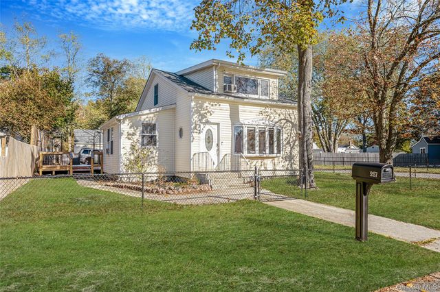 267 Dogwood Road W, Mastic Beach, NY 11951