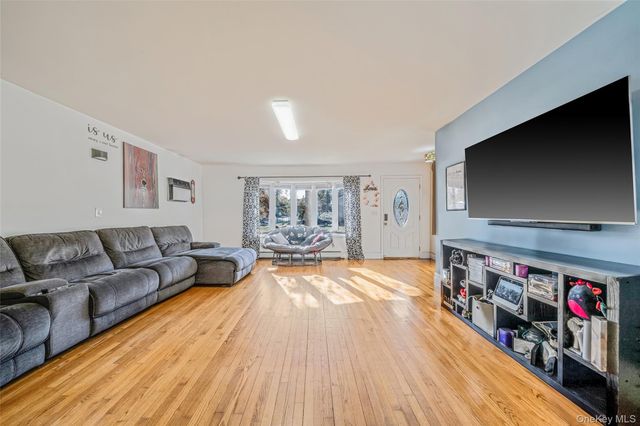 267 Dogwood Road W, Mastic Beach, NY 11951