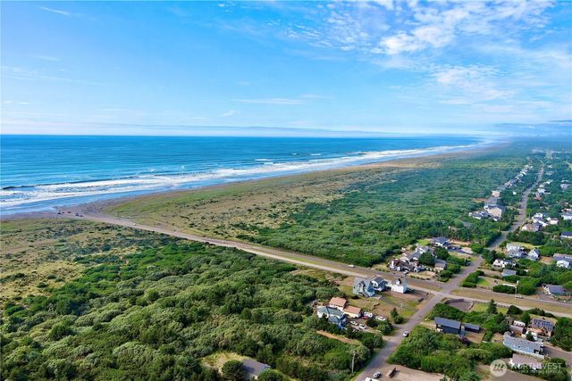 506 Sand Dune Avenue SW, Ocean Shores, WA 98569