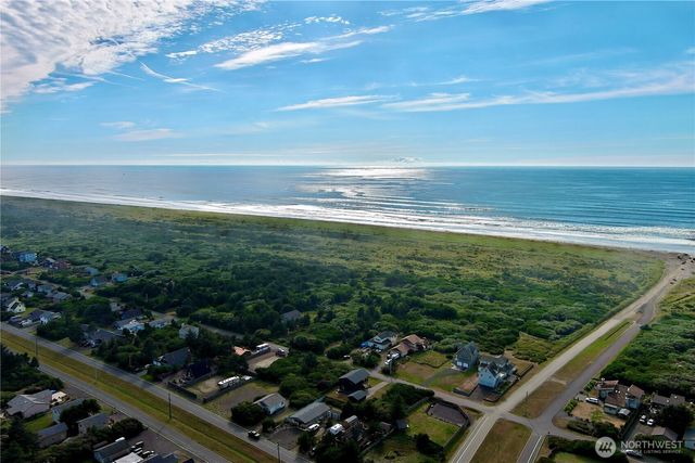 506 Sand Dune Avenue SW, Ocean Shores, WA 98569