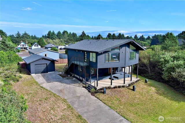 506 Sand Dune Avenue SW, Ocean Shores, WA 98569