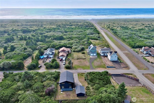 506 Sand Dune Avenue SW, Ocean Shores, WA 98569