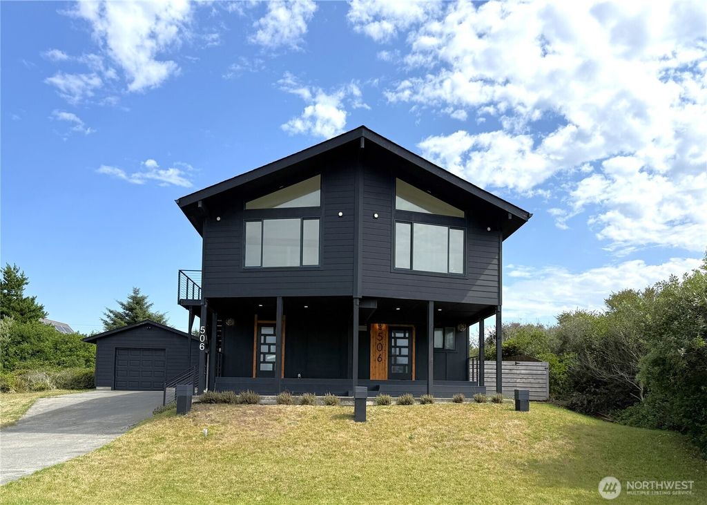 506 Sand Dune Avenue SW, Ocean Shores, WA 98569
