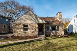 8031 N Whitney ROAD, Fox Point, WI 53217