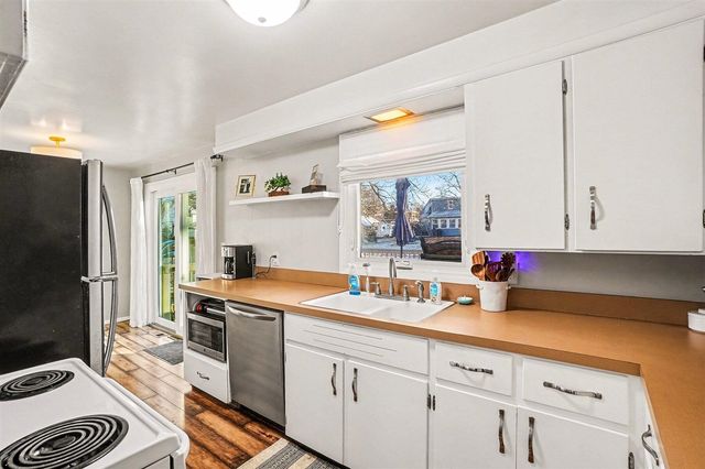 221 S Park Street, Zeeland, MI 49464