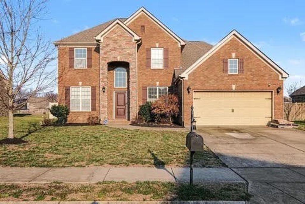 1043 Brixworth Dr, Thompsons Station, TN 37179