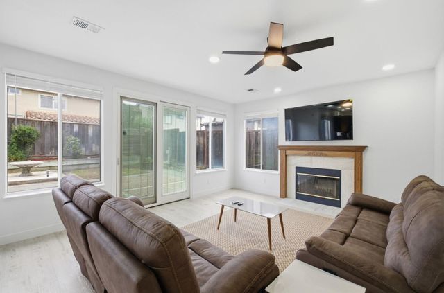 15 Cheswick Circle, Salinas, CA 93906