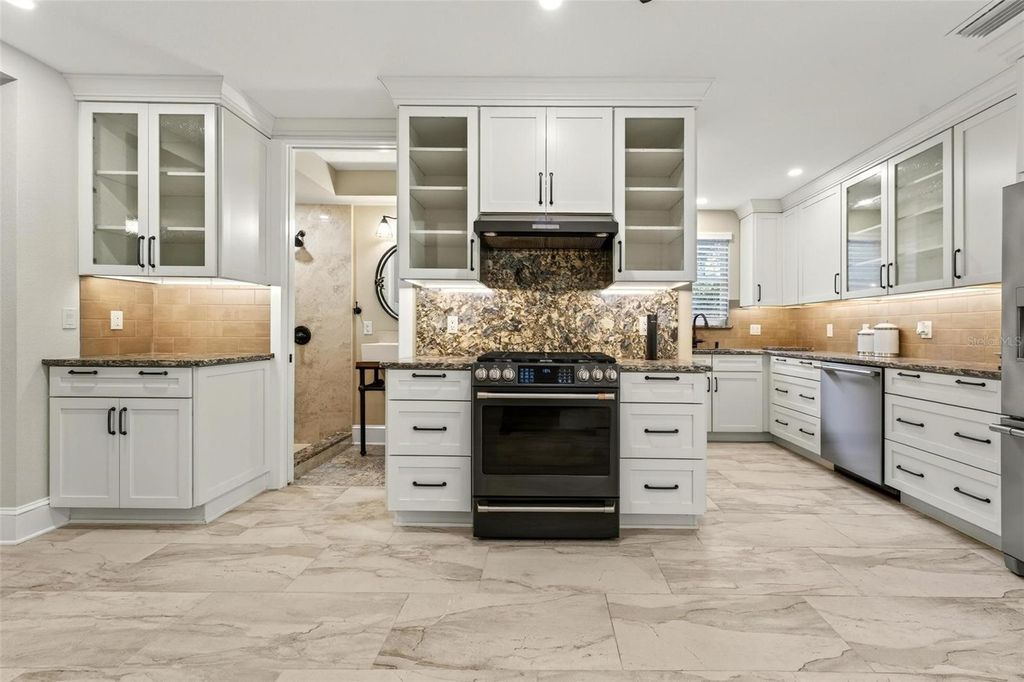 Image 25 of property listing at 1231 POINSETTIA AVENUE, Orlando, FL 32804